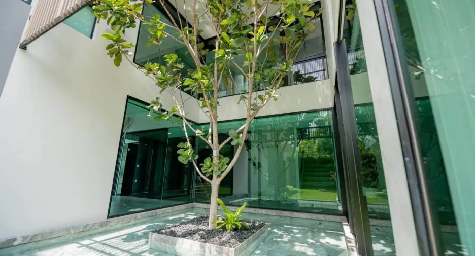 Haus zur Miete mit 5 Zimmer in Saphan Sung, Bangkok