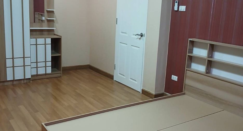 For sale 3 bedrooms house in Si Racha, Chonburi