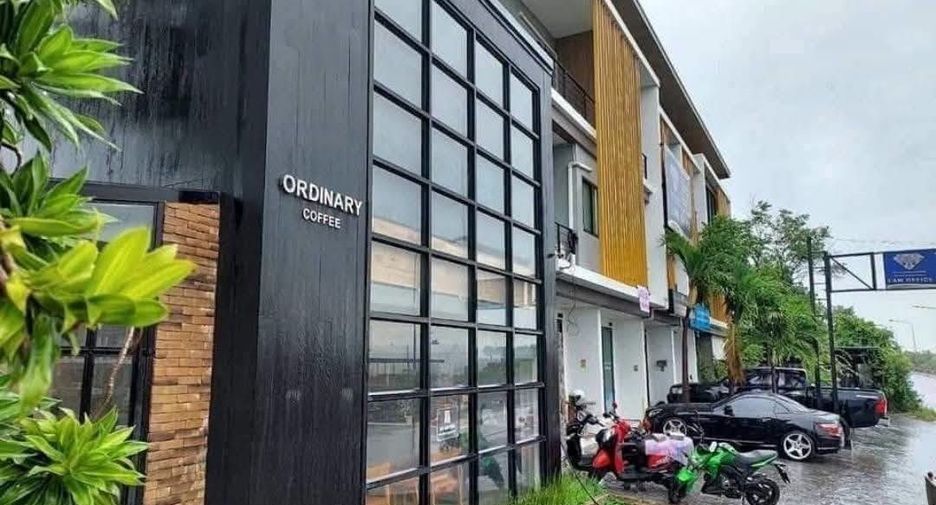À vendre et à louer 4 chambres local commercial à Huay Yai, Pattaya