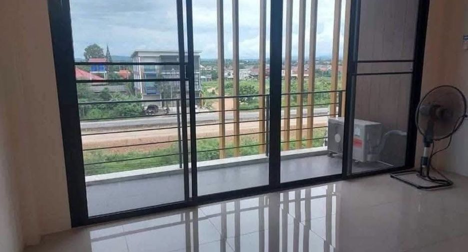 À vendre et à louer 4 chambres local commercial à Huay Yai, Pattaya
