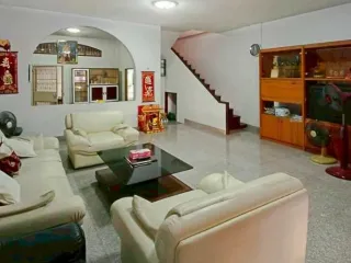 For rent 4 bedrooms townhouse in Wang Thonglang, Bangkok