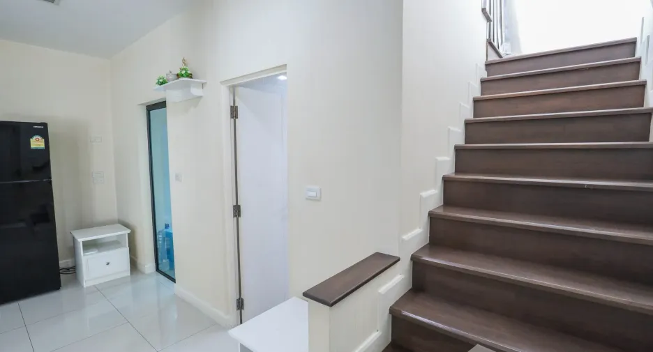 À louer 4 chambres maison à Bang Khae, Bangkok