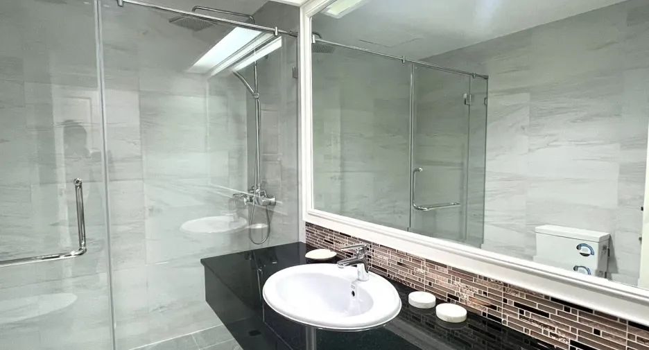 For rent 3 bedrooms condo in Watthana, Bangkok