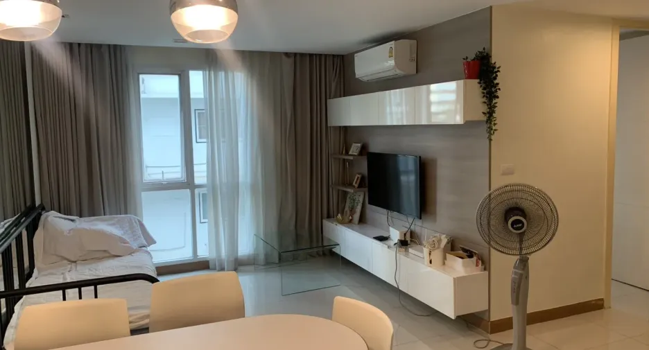 For sale 3 bedrooms condo in Watthana, Bangkok