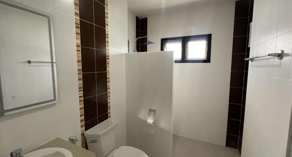 For rent 4 bedrooms house in Mueang Chiang Mai, Chiang Mai
