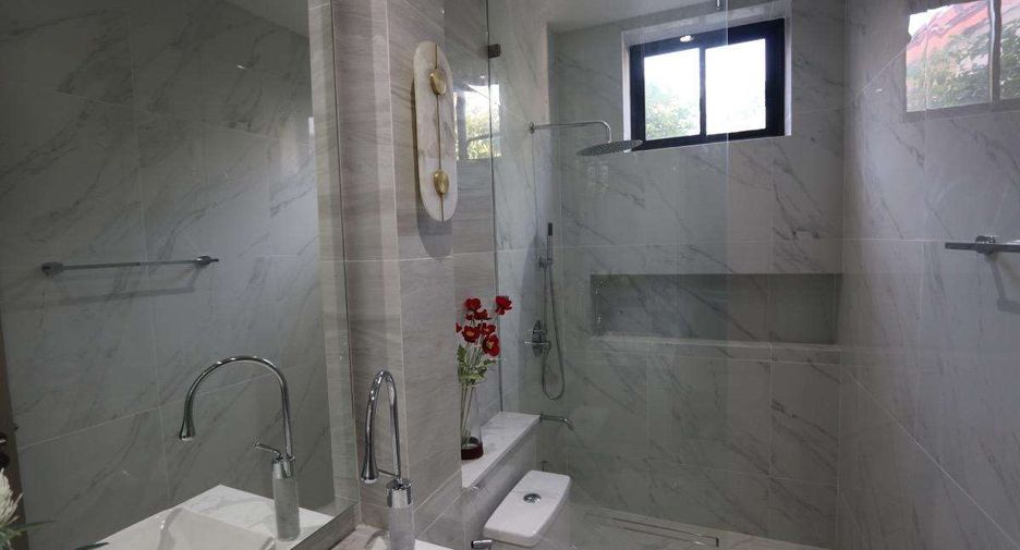 For rent 4 bedrooms house in Saraphi, Chiang Mai