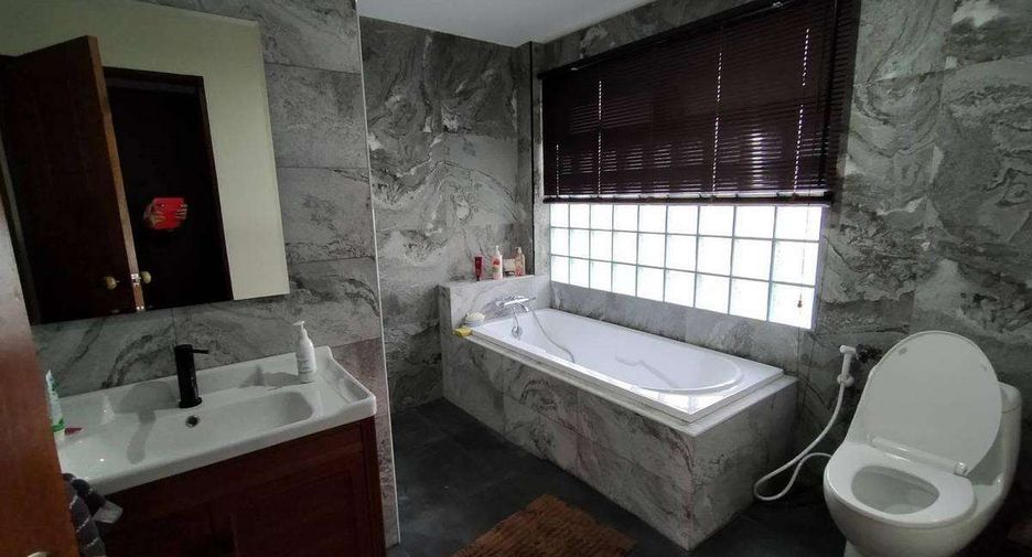 For rent 4 bedrooms house in Doi Saket, Chiang Mai