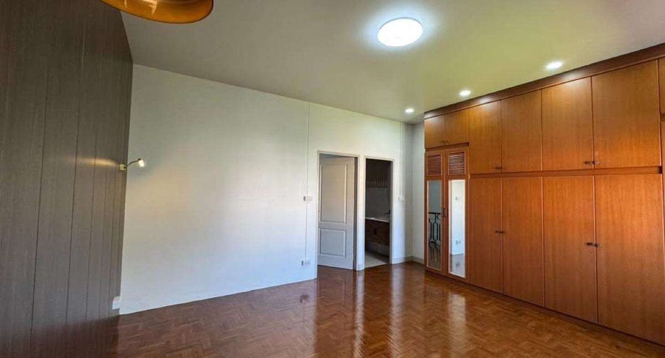 For rent 4 bedrooms house in Mueang Chiang Mai, Chiang Mai