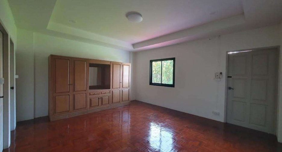 For rent 4 bedrooms house in Mueang Chiang Mai, Chiang Mai