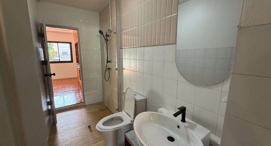 For rent 4 bedrooms house in Mueang Chiang Mai, Chiang Mai