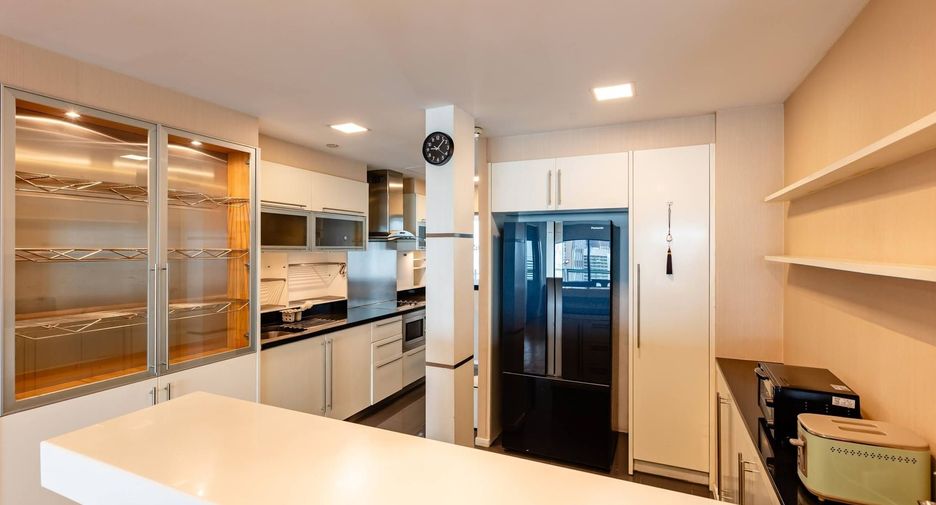For rent そして for sale 3 ベッドルーム condo in Sathon, Bangkok