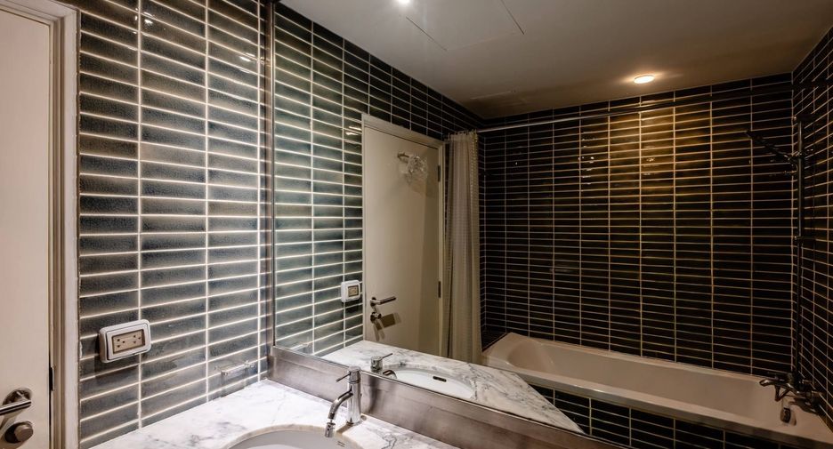 For rent そして for sale 3 ベッドルーム condo in Sathon, Bangkok