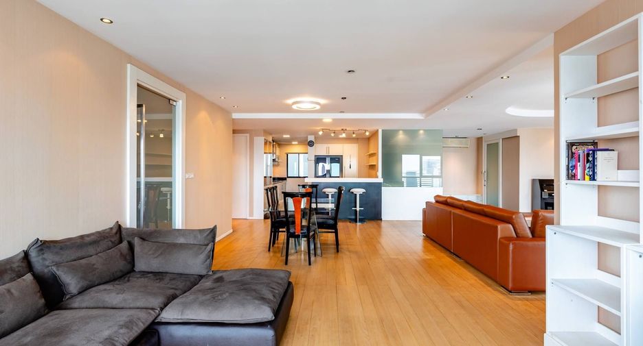 For rent そして for sale 3 ベッドルーム condo in Sathon, Bangkok