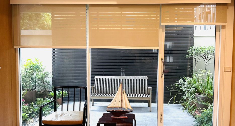 À vendre et à louer 1 chambre maison de ville à Watthana, Bangkok