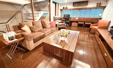 À vendre et à louer 1 chambre maison de ville à Watthana, Bangkok