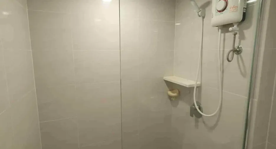 À louer studio condo à Bang Phlat, Bangkok
