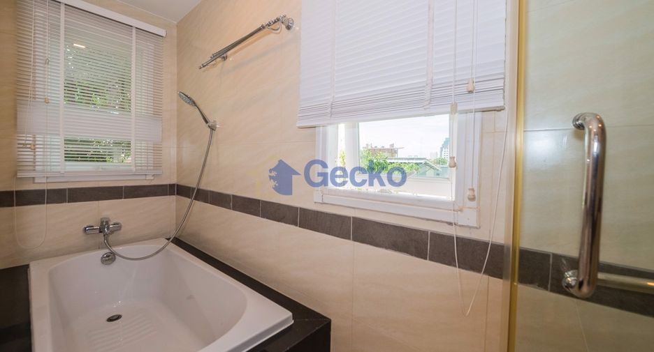 For rent 2 bedrooms condo in Bang Lamung, Chonburi