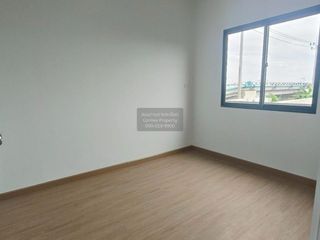 For rent 3 bedrooms townhouse in Thung Khru, Bangkok