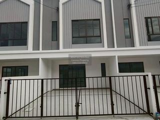 For rent 3 bedrooms townhouse in Thung Khru, Bangkok