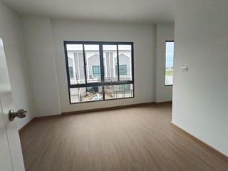 For rent 3 bedrooms townhouse in Thung Khru, Bangkok