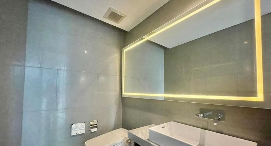 For rent 2 bedrooms condo in Sathon, Bangkok