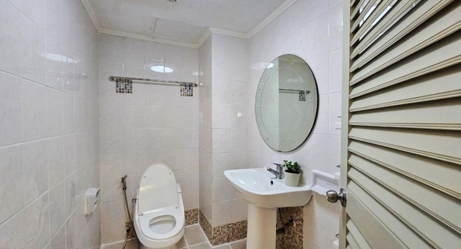 Condo en alquiler de 3 habitaciones en Watthana, Bangkok