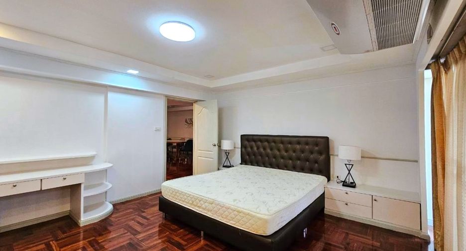 Condo en alquiler de 3 habitaciones en Watthana, Bangkok