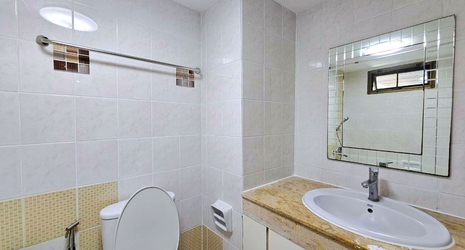 Condo en alquiler de 3 habitaciones en Watthana, Bangkok