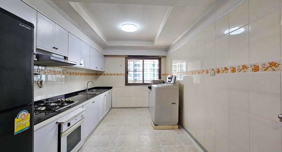 Condo en alquiler de 3 habitaciones en Watthana, Bangkok