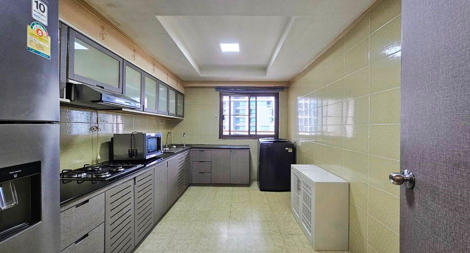 Condo en alquiler de 3 habitaciones en Watthana, Bangkok