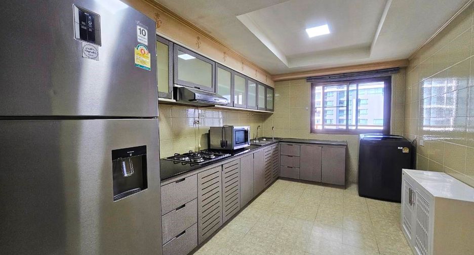 Condo en alquiler de 3 habitaciones en Watthana, Bangkok