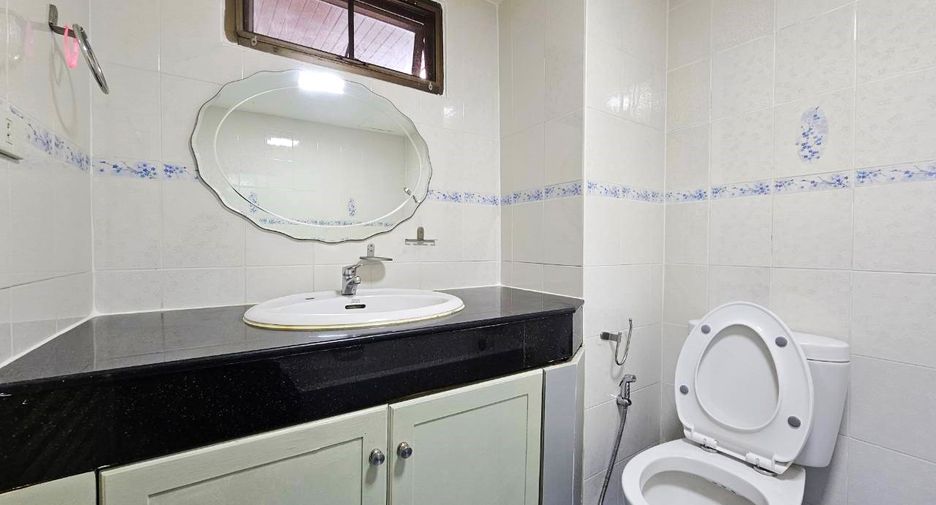 Condo en alquiler de 3 habitaciones en Watthana, Bangkok