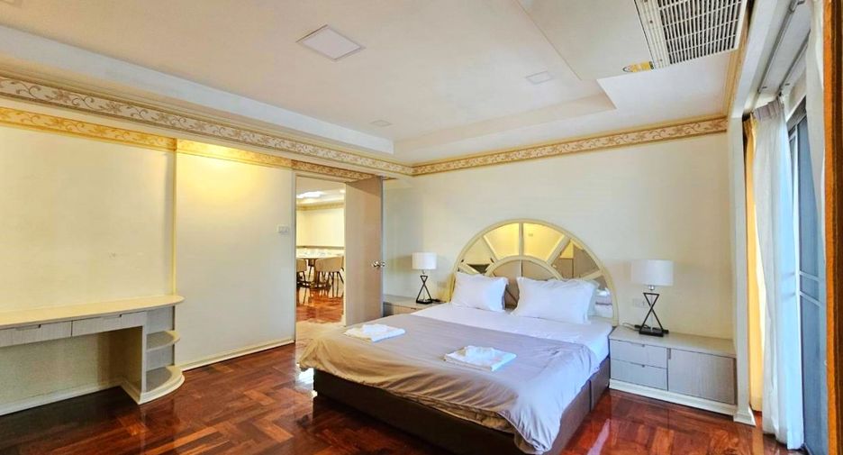 Condo en alquiler de 3 habitaciones en Watthana, Bangkok