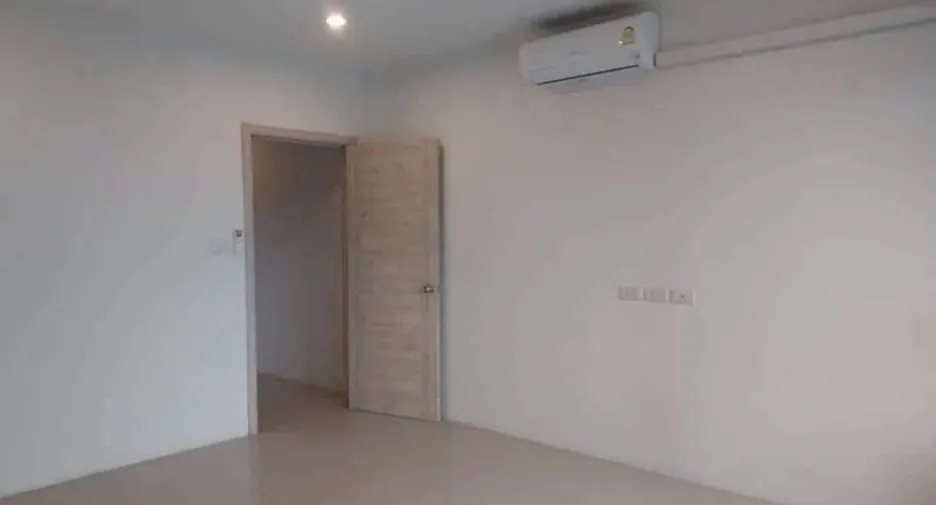 À vendre 4 chambres local commercial à Bang Lamung, Chonburi