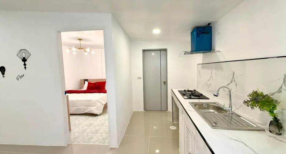 À vendre 4 chambres maison de ville à Bang Lamung, Chonburi