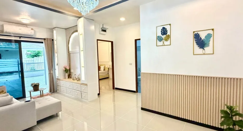 À vendre 4 chambres maison de ville à Bang Lamung, Chonburi