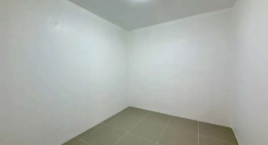 À vendre 4 chambres maison de ville à Bang Lamung, Chonburi