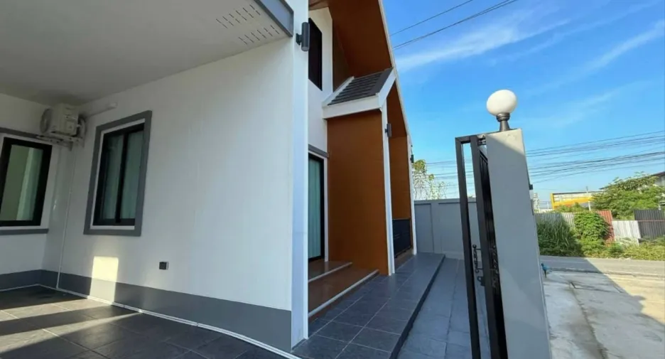 À louer 3 chambres villa à Bang Lamung, Chonburi