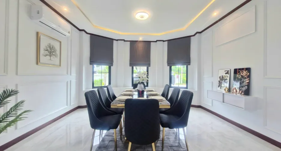 For sale 4 bedrooms villa in Bang Lamung, Chonburi