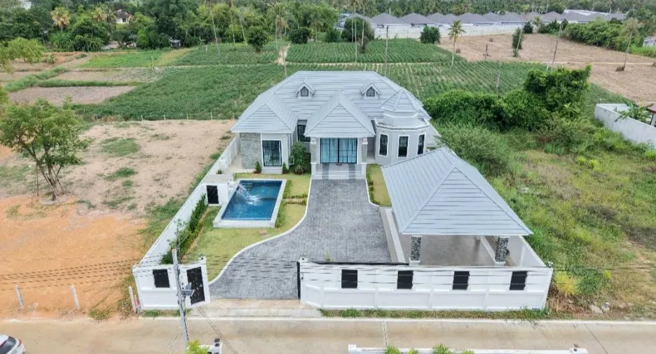 For sale 4 bedrooms villa in Bang Lamung, Chonburi