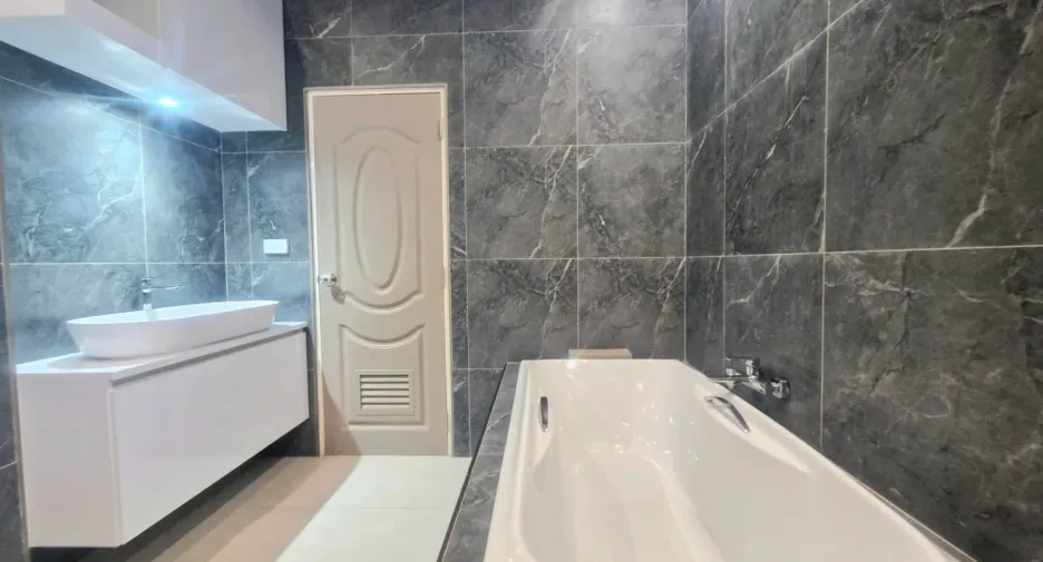 For sale 4 bedrooms villa in Bang Lamung, Chonburi