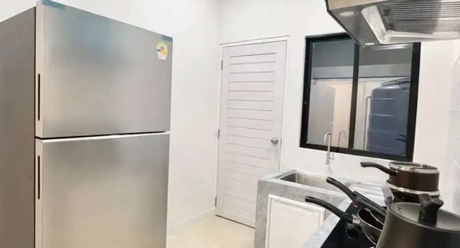 For rent 4 bedrooms house in Huai Khwang, Bangkok