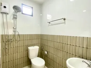 For rent 4 bedrooms house in Huai Khwang, Bangkok