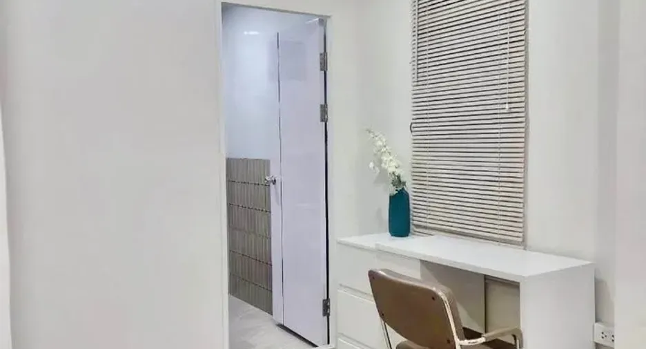 For rent 4 bedrooms house in Huai Khwang, Bangkok