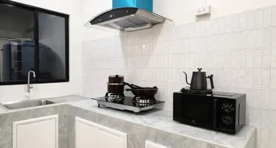 For rent 4 bedrooms house in Huai Khwang, Bangkok