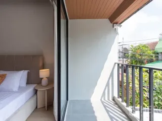 For rent 5 bedrooms townhouse in Watthana, Bangkok