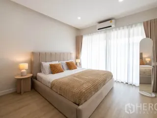 For rent 5 bedrooms townhouse in Watthana, Bangkok
