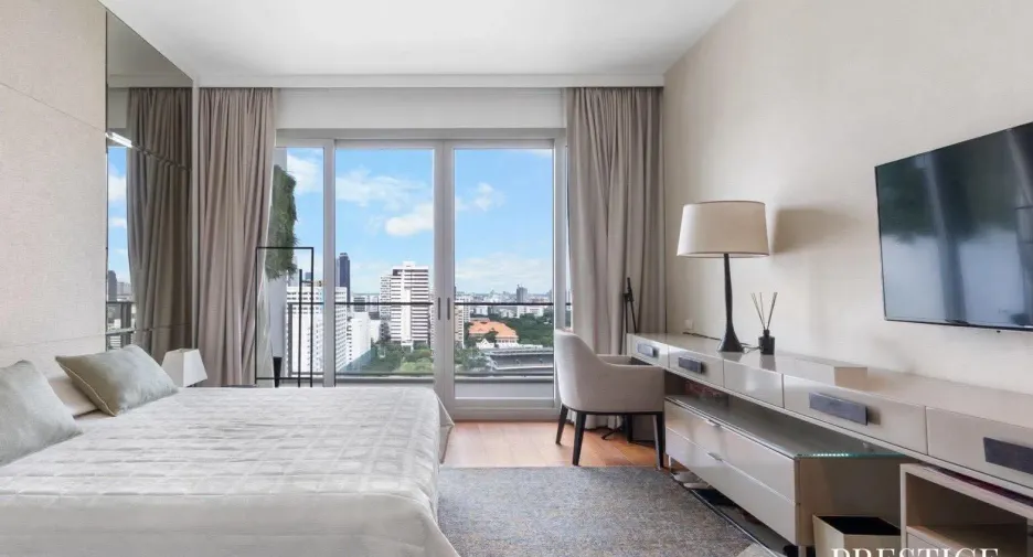 For sale 2 bedrooms condo in Pathum Wan, Bangkok