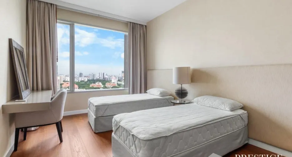 For sale 2 bedrooms condo in Pathum Wan, Bangkok