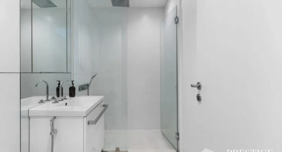 For sale 2 bedrooms condo in Pathum Wan, Bangkok